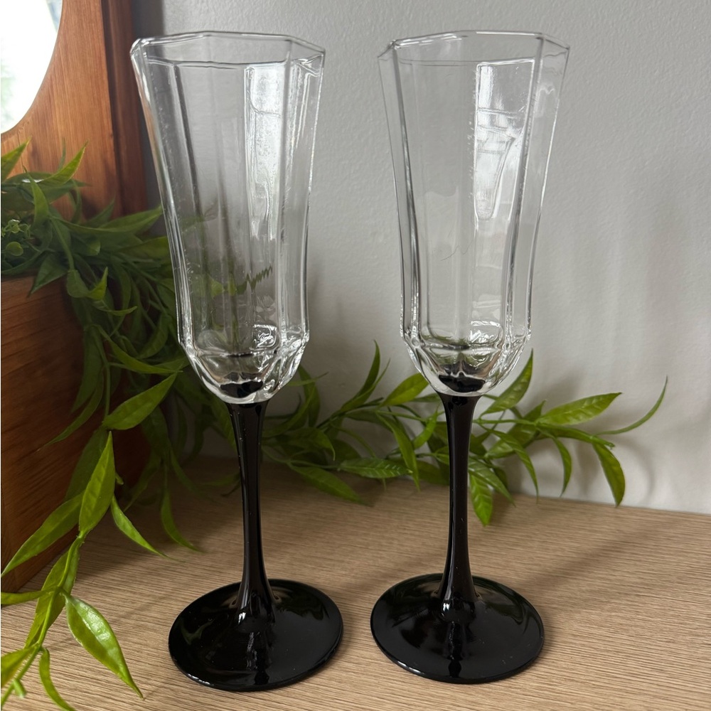 Elegant Black Stem Champagne Flutes